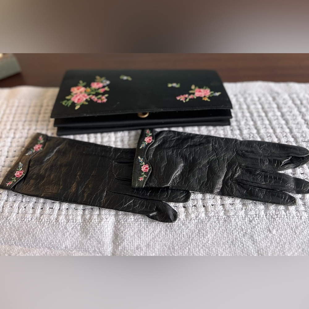 Vintage Floral Embroidered Gants Saint-Roch France Black Gloves and Wallet Set